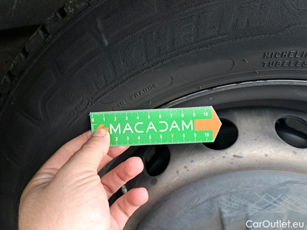  Renault  Master  III Fourgon L3H2 3 5 Grand Confort dCi 145CV BVM6 E6 #21