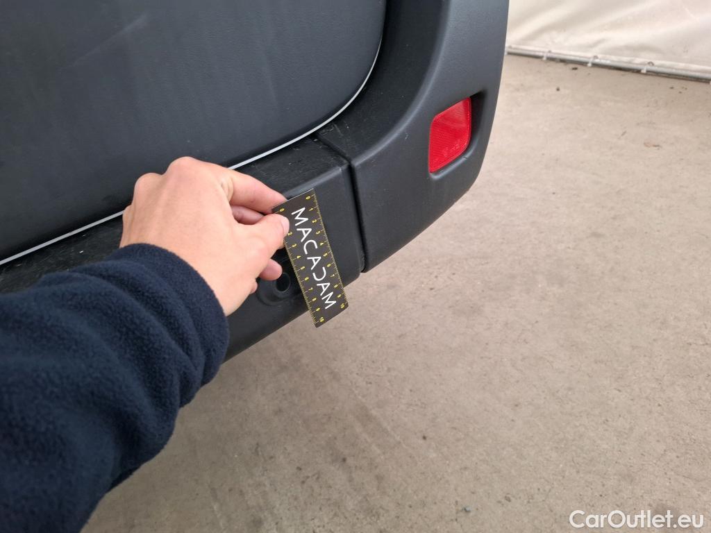  Renault  Master  III Fourgon L1H1 2 8 Grand Confort 2.3 dCi 135CV BVM6 E6dT #57