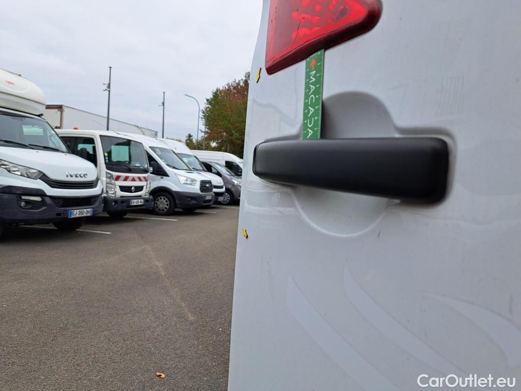  Renault  Master  III Fourgon L1H1 2 8 Grand Confort 2.3 dCi 135CV BVM6 E6dT #18