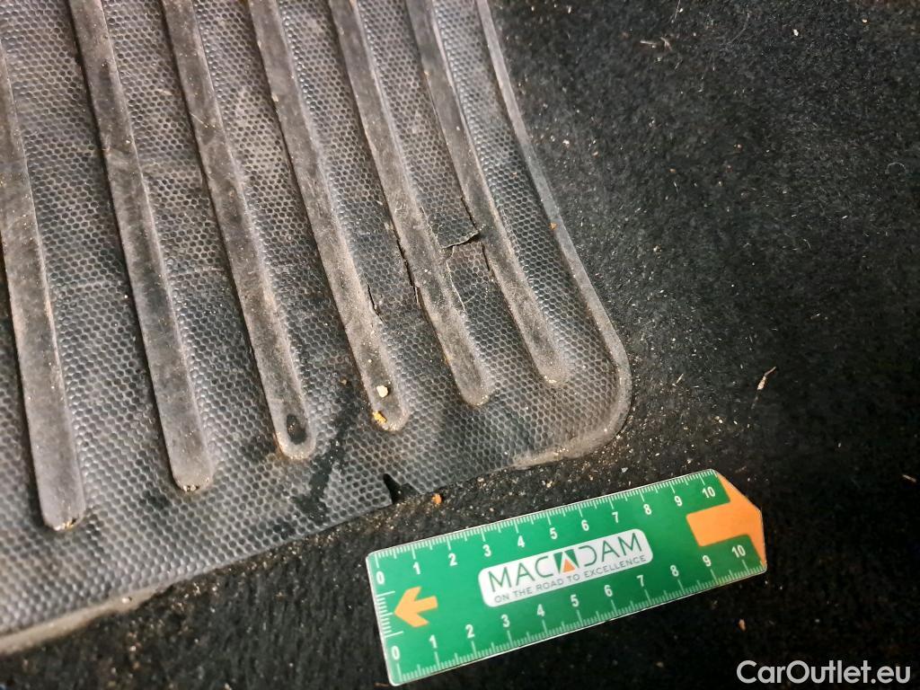  Peugeot  208  Affaire Premium Pack 1.6 HDi 75CV BVM5 E6 #17