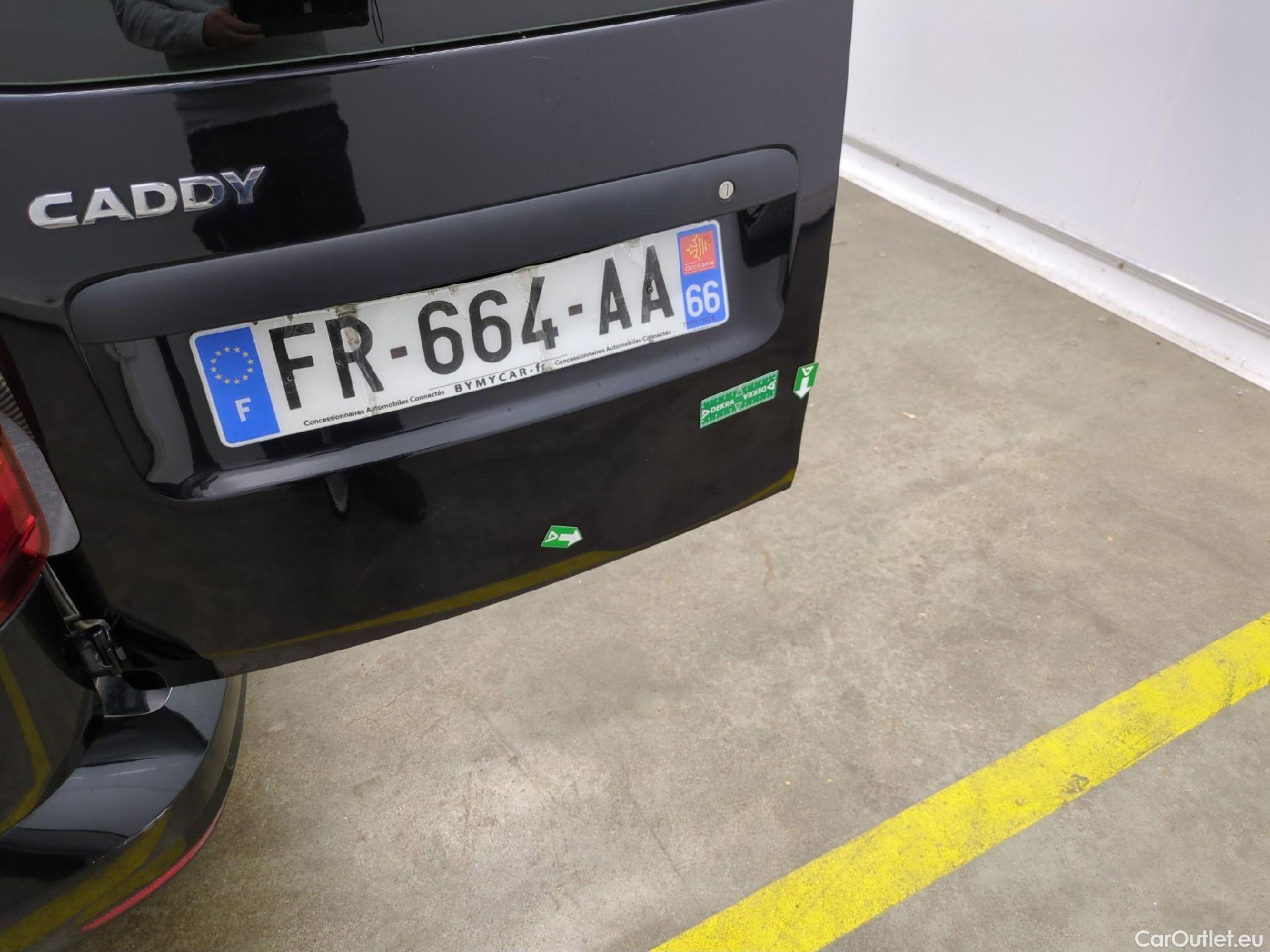  Volkswagen  Caddy VOLKSWAGEN  Van / 2015 / 4P / Fourgonnette 2.0 TDI 102 Business Line Plus #52