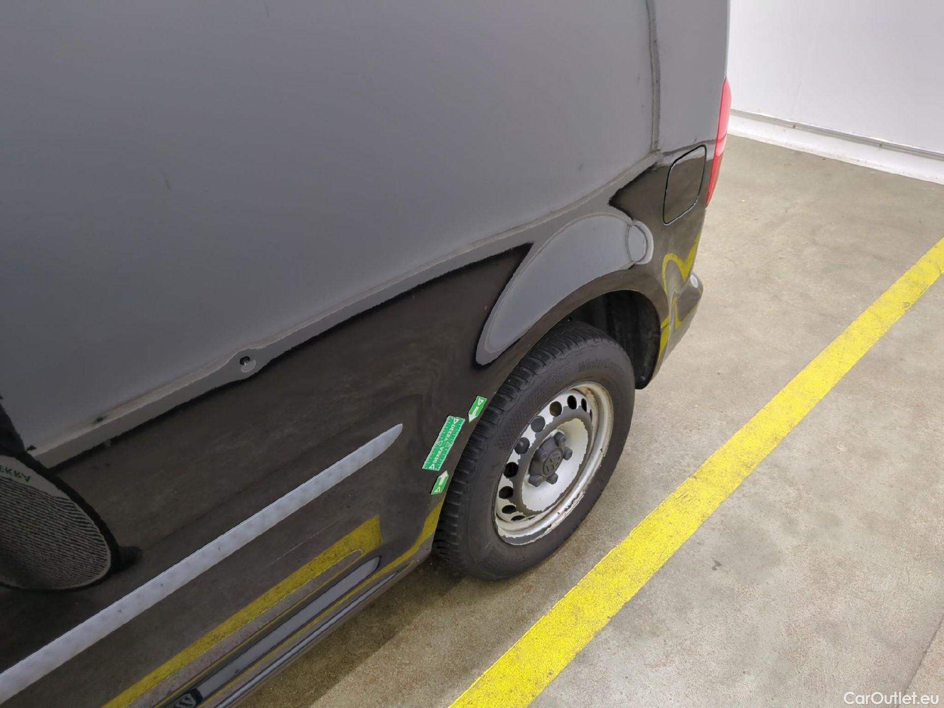  Volkswagen  Caddy VOLKSWAGEN  Van / 2015 / 4P / Fourgonnette 2.0 TDI 102 Business Line Plus #46