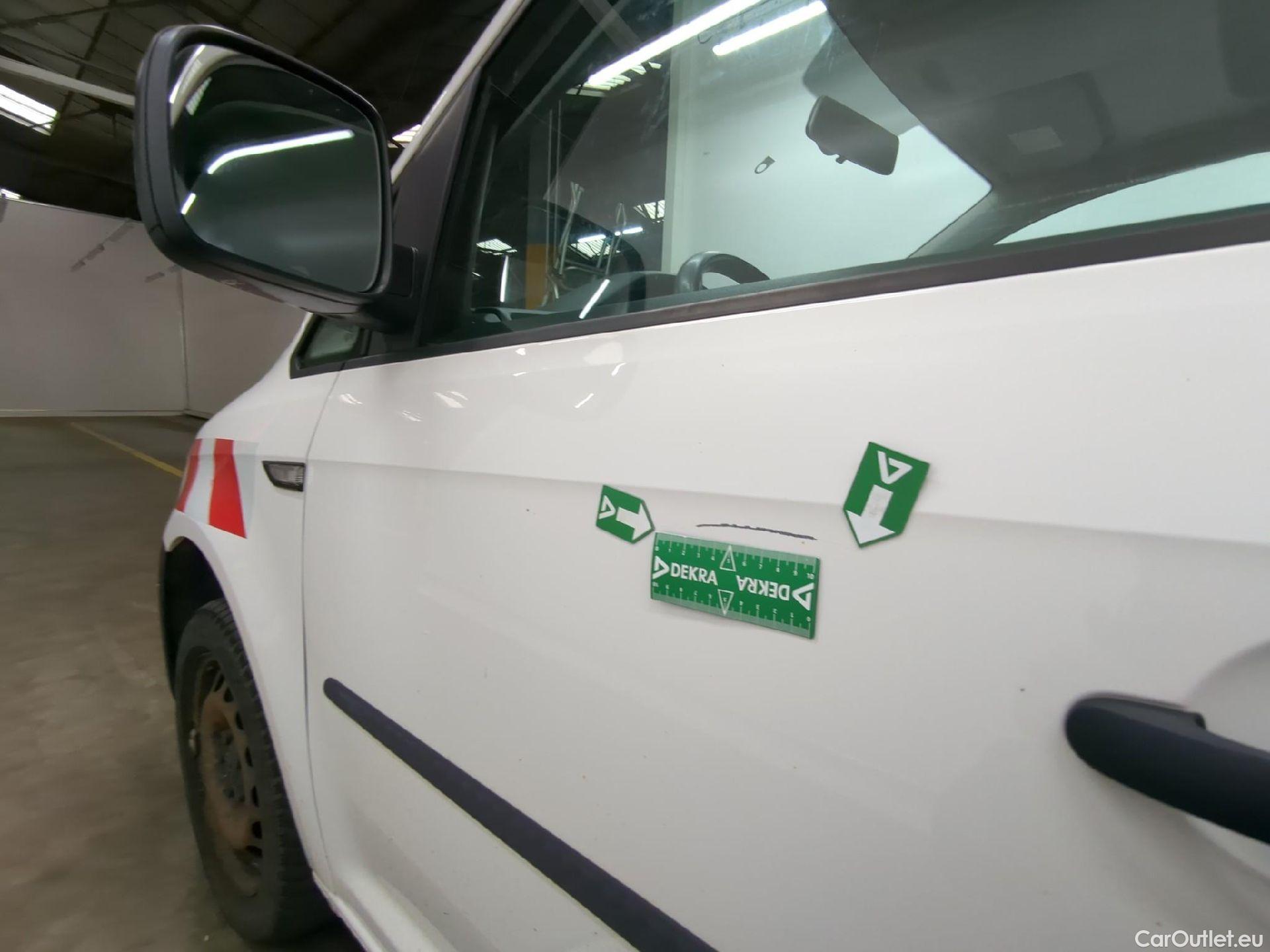  Volkswagen  Caddy VOLKSWAGEN  Van VU 4p Fourgonnette 2.0 TDI 122 4MOTION Business Line #38