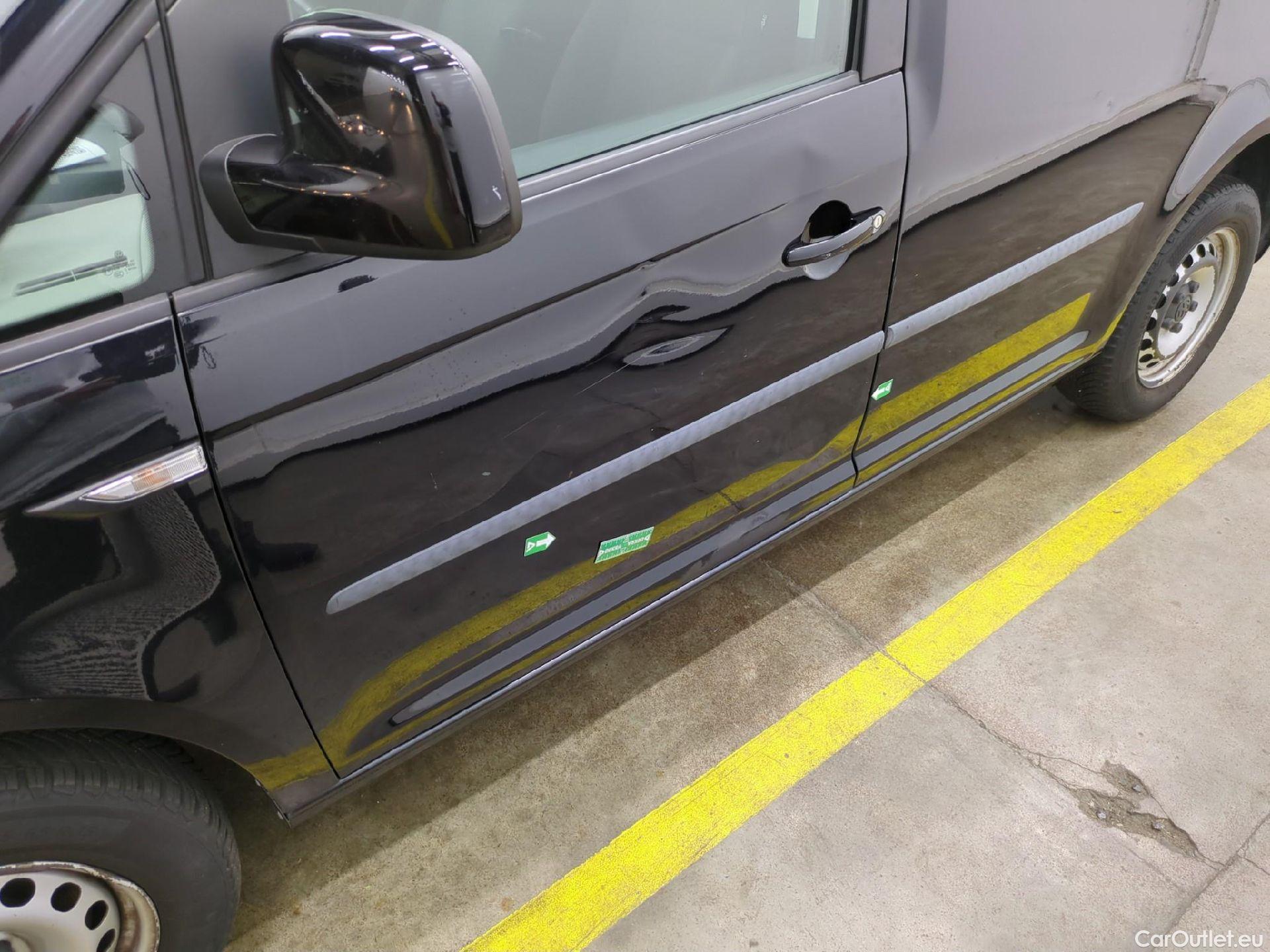  Volkswagen  Caddy VOLKSWAGEN  Van / 2015 / 4P / Fourgonnette 2.0 TDI 102 Business Line Plus #38