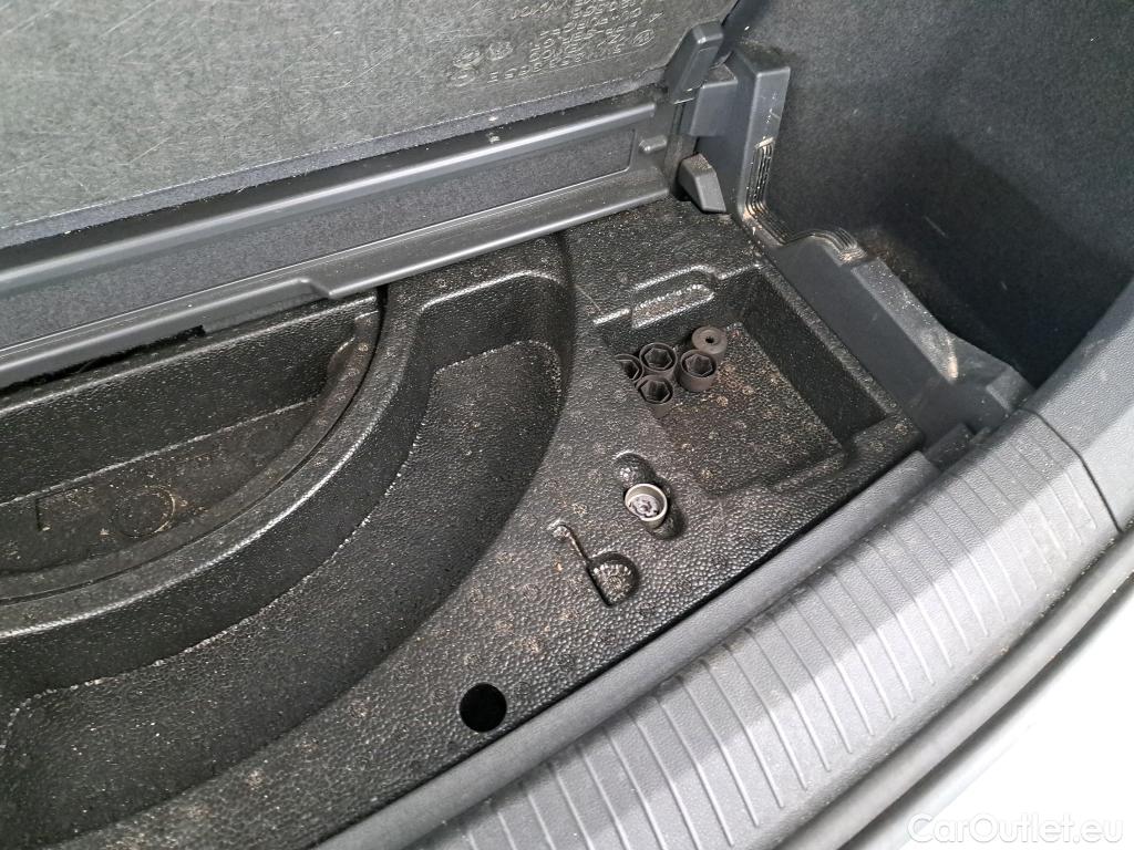  Volkswagen  Tiguan VOLKSWAGEN  Allspace / 2017 / 5P / SUV 2.0 TDI 150 BMV6 Carat #27