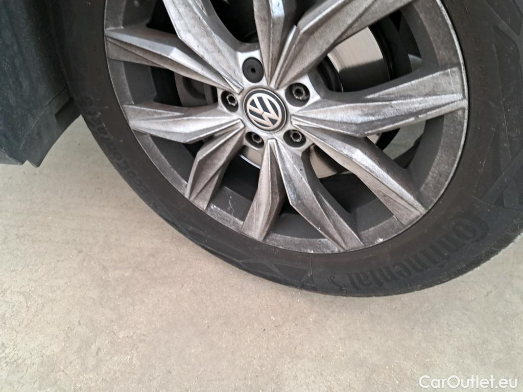  Volkswagen  Tiguan VOLKSWAGEN  Allspace / 2017 / 5P / SUV 2.0 TDI 150 BMV6 Carat #20