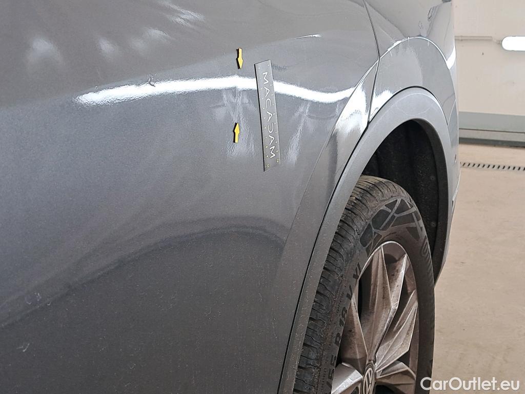  Volkswagen  Tiguan VOLKSWAGEN  Allspace / 2017 / 5P / SUV 2.0 TDI 150 BMV6 Carat #9