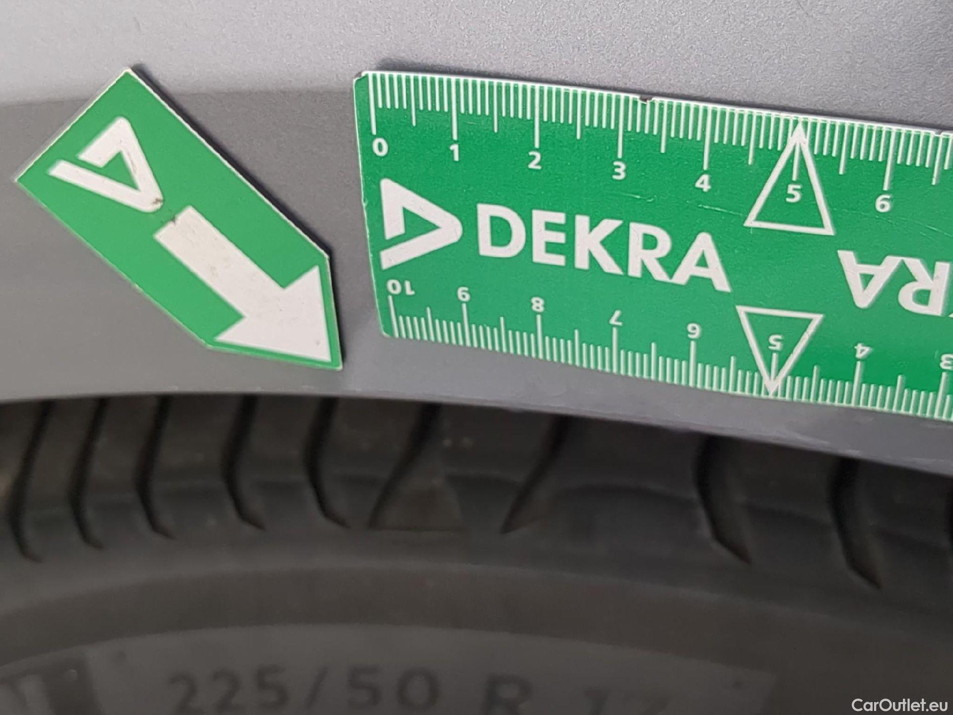  Bmw  Serie 3 BMW Série 3 Touring / 2022 / 5P / Break 318i 156ch Business Design BVA8 #9