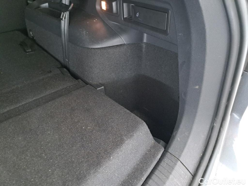  Volkswagen  Tiguan VOLKSWAGEN  Allspace / 2017 / 5P / SUV 2.0 TDI 150 BMV6 Carat #24