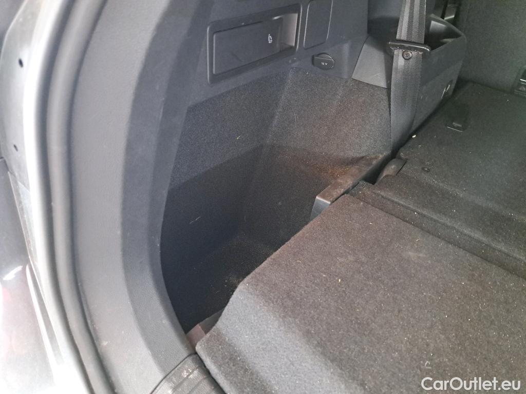  Volkswagen  Tiguan VOLKSWAGEN  Allspace / 2017 / 5P / SUV 2.0 TDI 150 BMV6 Carat #25