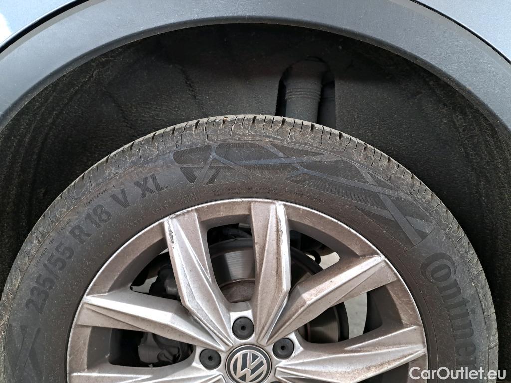  Volkswagen  Tiguan VOLKSWAGEN  Allspace / 2017 / 5P / SUV 2.0 TDI 150 BMV6 Carat #19