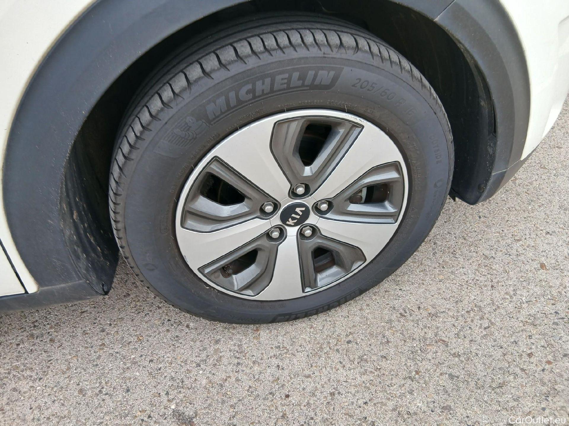  KIA  Niro KIA  Hïbrido Enchufable / 2016 / 5P / crossover 1.6 GDi Híbrido Enchufable 104kW Drive #20