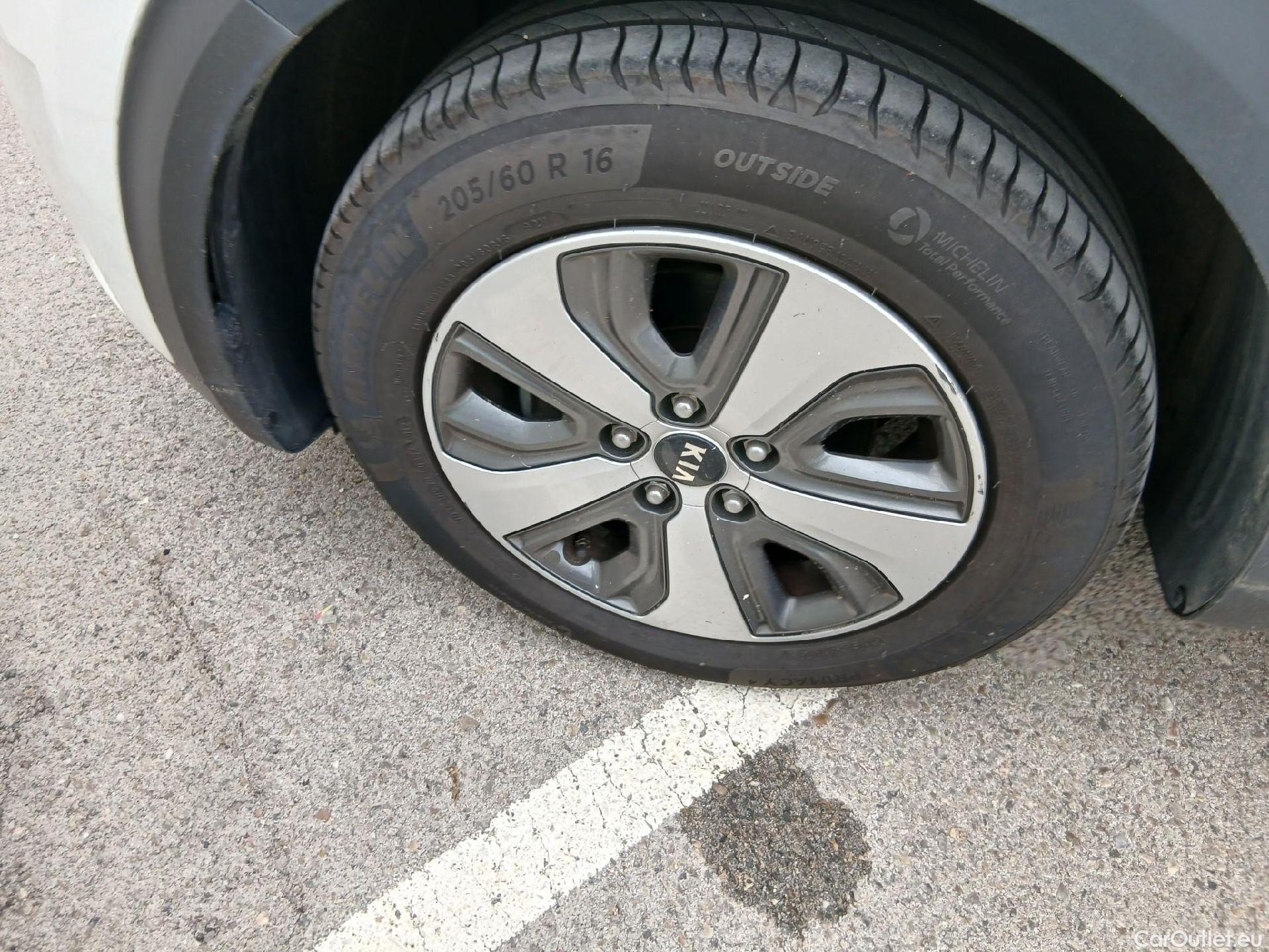  KIA  Niro KIA  Hïbrido Enchufable / 2016 / 5P / crossover 1.6 GDi Híbrido Enchufable 104kW Drive #2