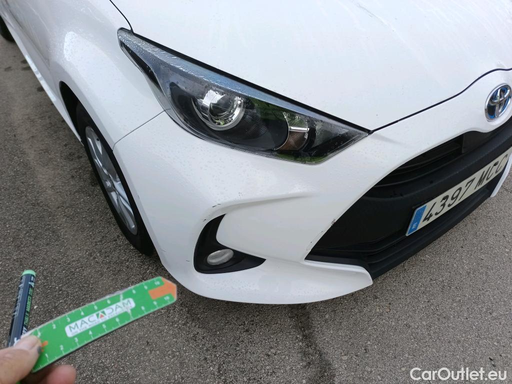  Toyota  Yaris TOYOTA  / 2020 / 5P / berlina con portón 1.5 120H Business Plus #9