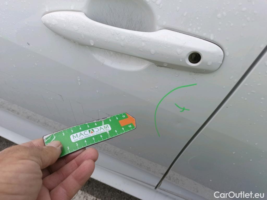  Toyota  Yaris TOYOTA  / 2020 / 5P / berlina con portón 1.5 120H Business Plus #6