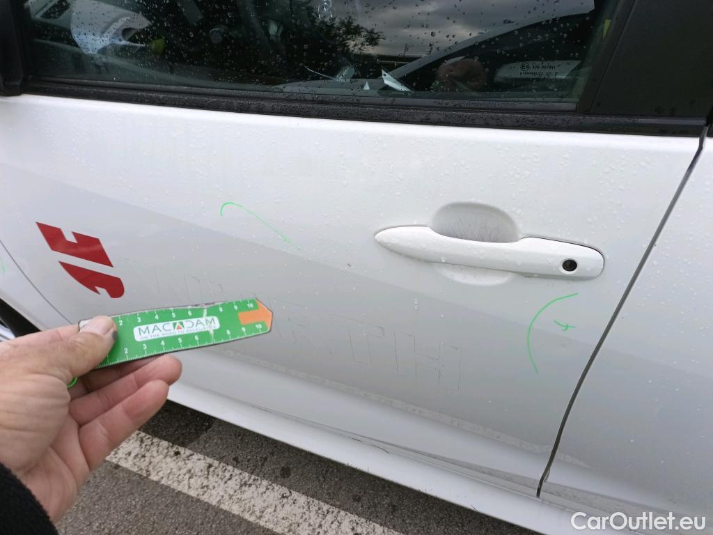  Toyota  Yaris TOYOTA  / 2020 / 5P / berlina con portón 1.5 120H Business Plus #5