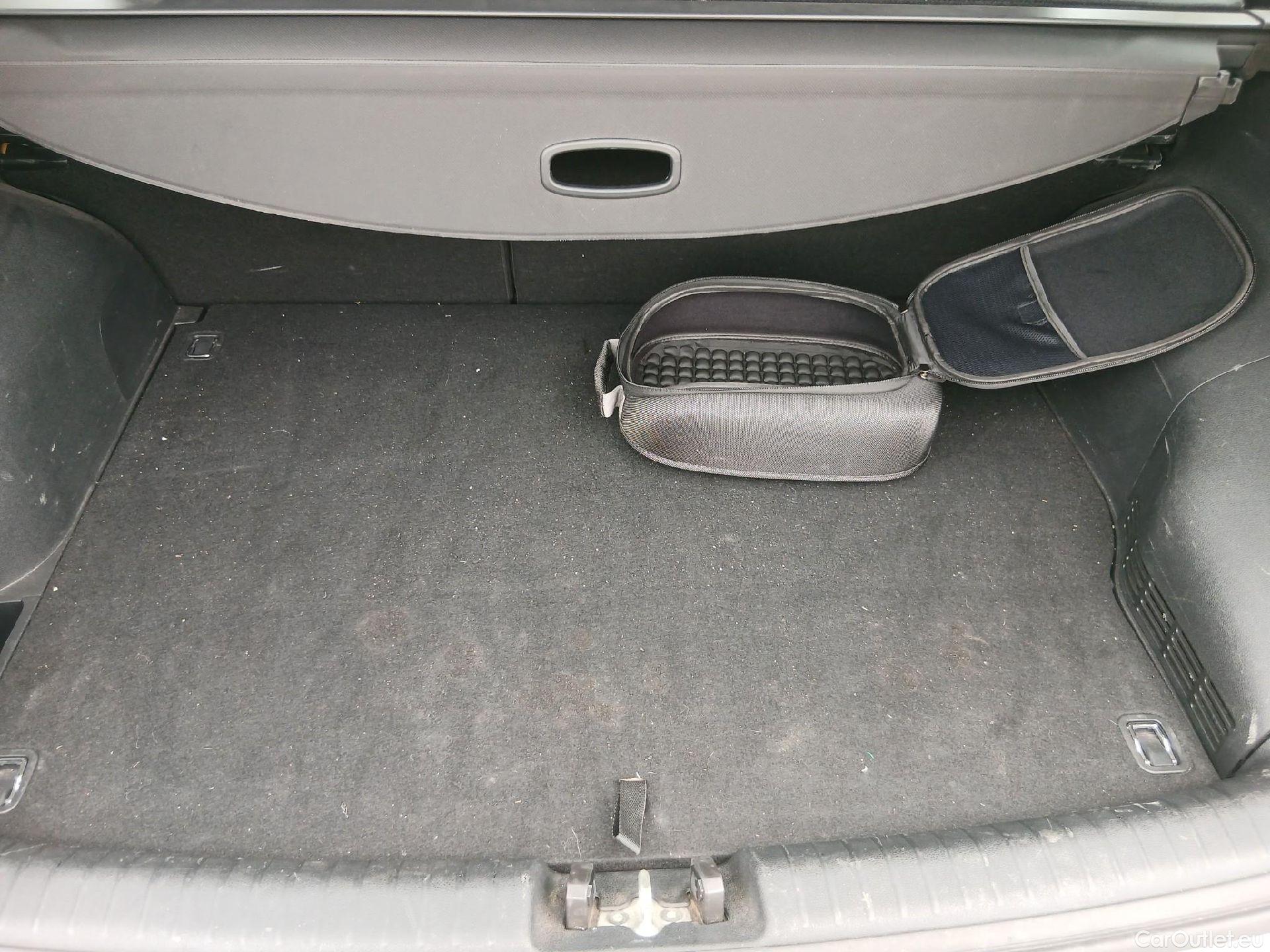  KIA  Niro KIA  Hïbrido Enchufable / 2016 / 5P / crossover 1.6 GDi Híbrido Enchufable 104kW Drive #13