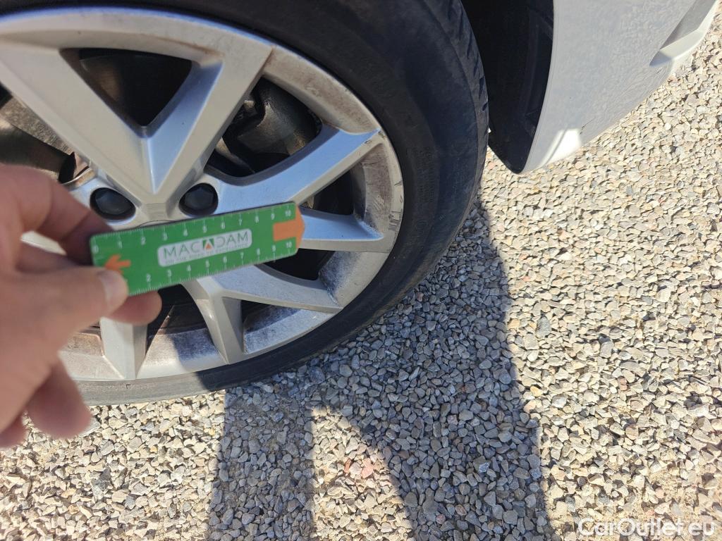  Seat  Leon SEAT Nuevo León / 2020 / 5P / familiar SP 1.5 TSI 96kW S&S Style Go(SP) #25