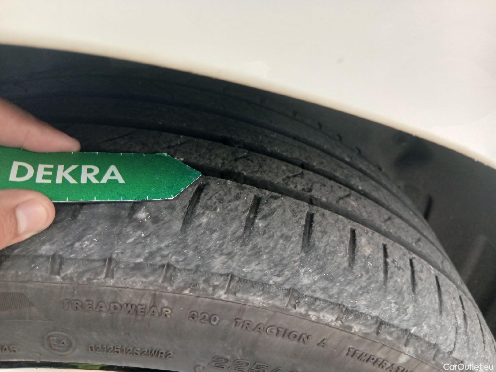  Mercedes  A-Klasse Clase A A 250 e (177.086)Premium-Pack 1.3 AMG Line 220CV AT8 E6d #5