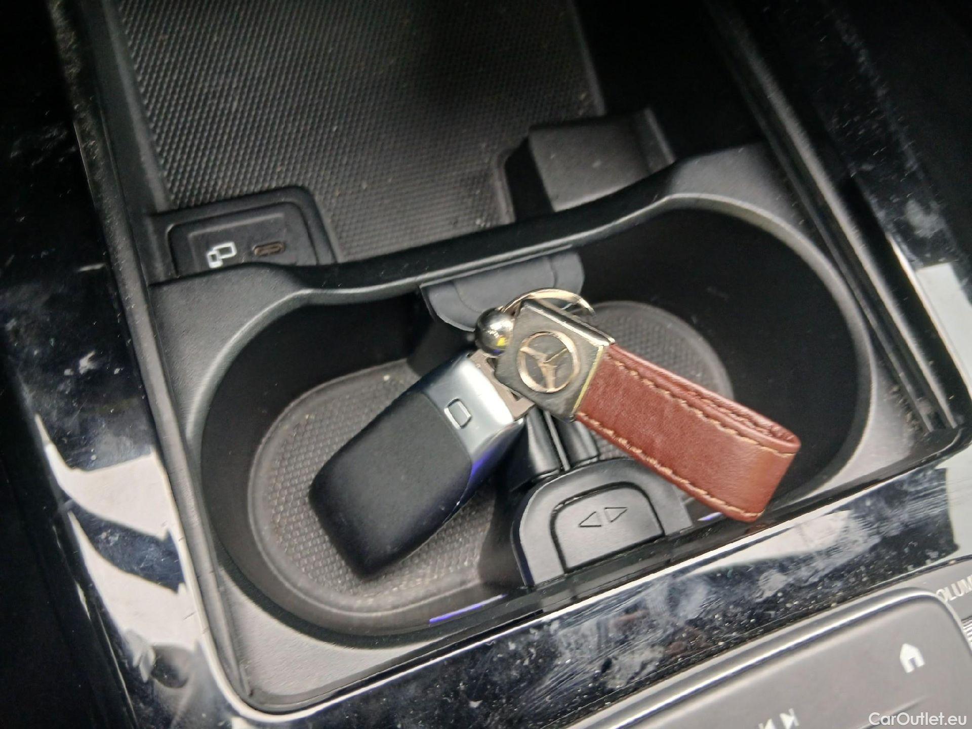  Mercedes  A-Klasse Clase A A 250 e (177.086)Premium-Pack 1.3 AMG Line 220CV AT8 E6d #1