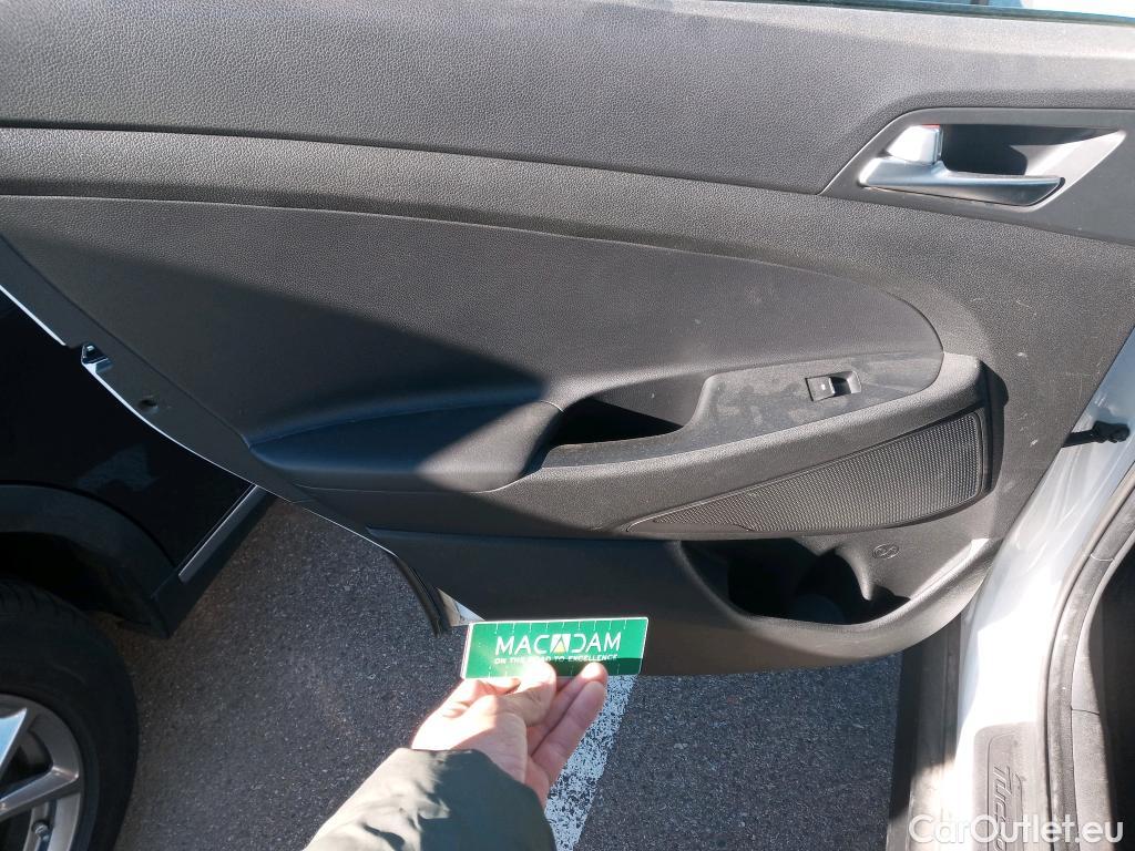  Hyundai  Tucson HYUNDAI  / 2018 / 5P / todoterreno 1.6 CRDI 85kW (116CV) 48V SLE 4X2(SP)(SL) #18