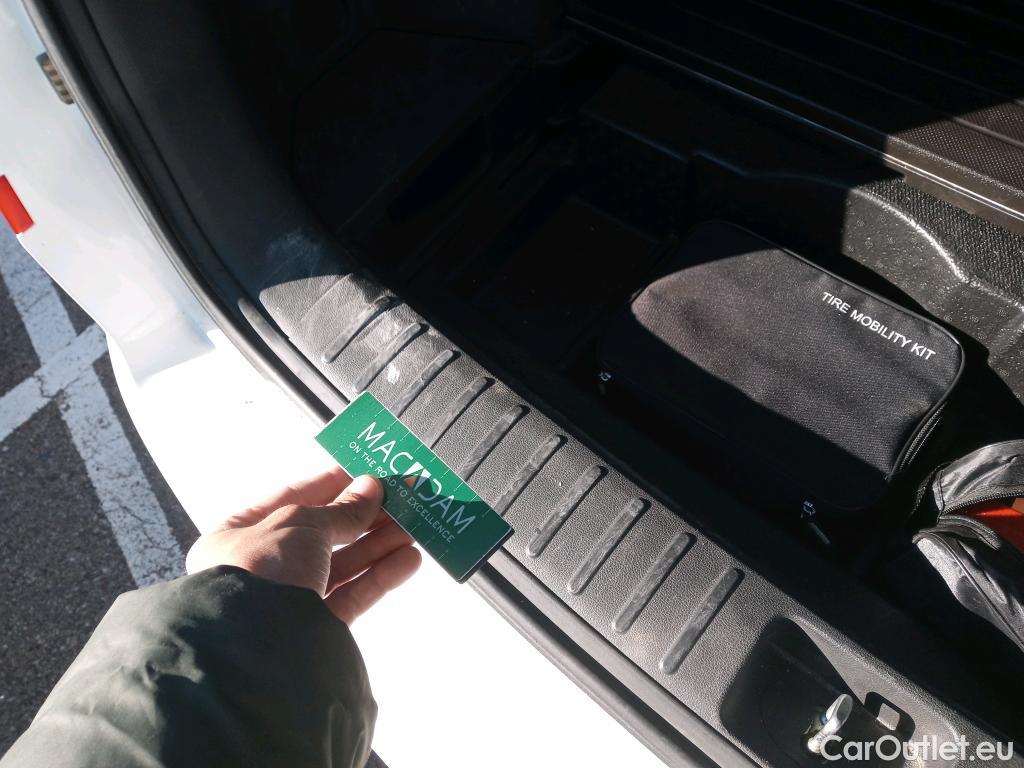  Hyundai  Tucson HYUNDAI  / 2018 / 5P / todoterreno 1.6 CRDI 85kW (116CV) 48V SLE 4X2(SP)(SL) #14