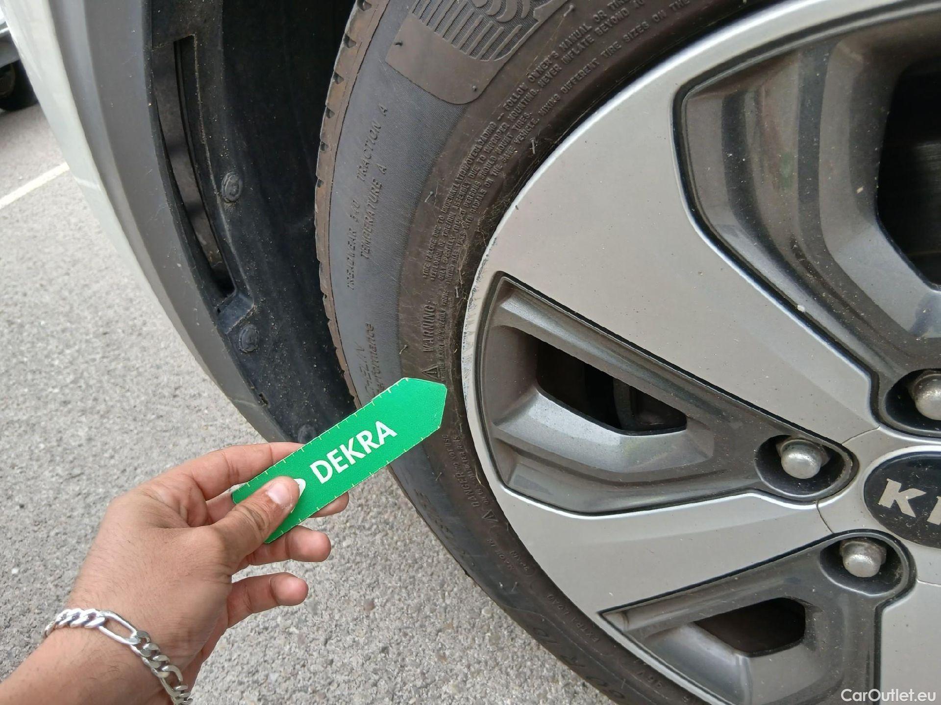  KIA  Niro KIA  Hïbrido Enchufable / 2016 / 5P / crossover 1.6 GDi Híbrido Enchufable 104kW Drive #9