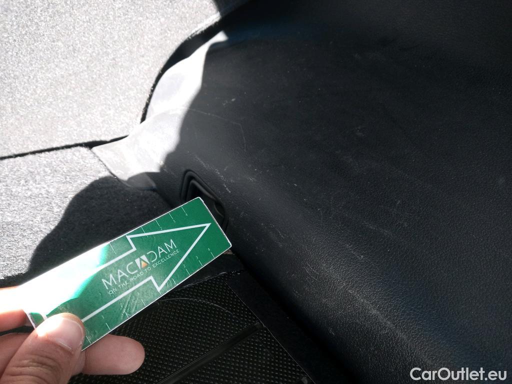  Hyundai  Tucson HYUNDAI  / 2018 / 5P / todoterreno 1.6 CRDI 85kW (116CV) 48V SLE 4X2(SP)(SL) #25