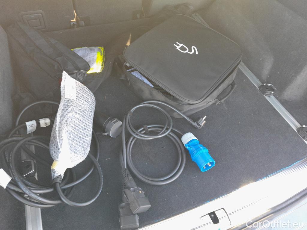  Audi  Q7 AUDI  / 2019 / 5P / todoterreno Black line plus 55 TFSIe 280kW qua tip(SP) #5