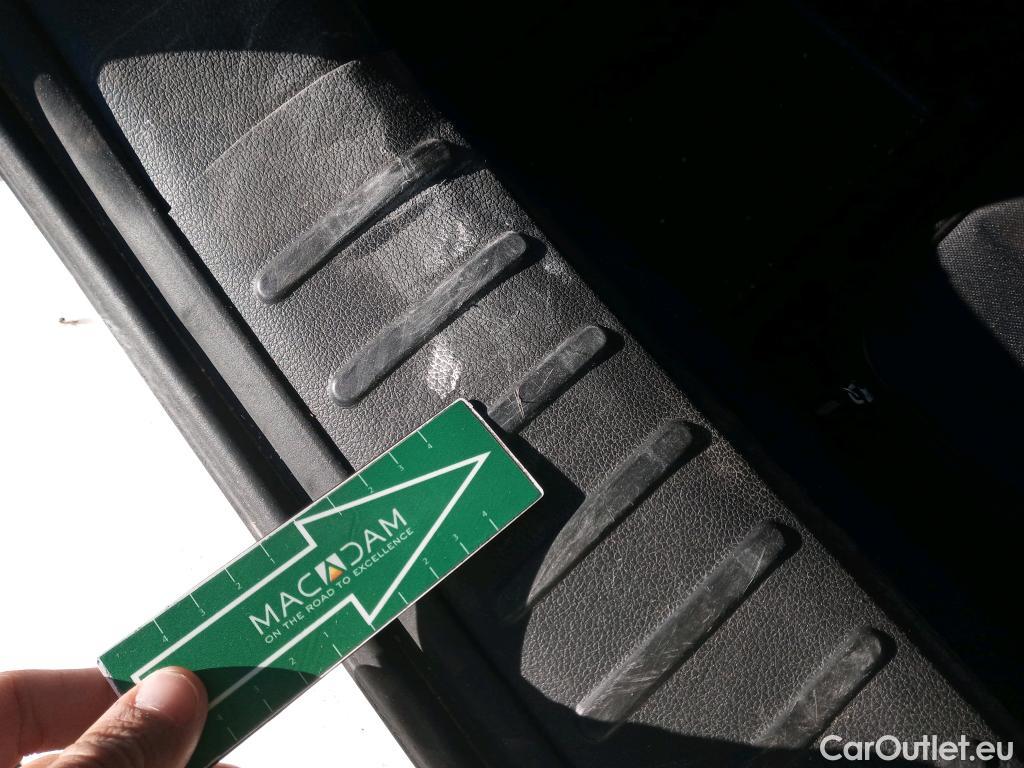  Hyundai  Tucson HYUNDAI  / 2018 / 5P / todoterreno 1.6 CRDI 85kW (116CV) 48V SLE 4X2(SP)(SL) #13