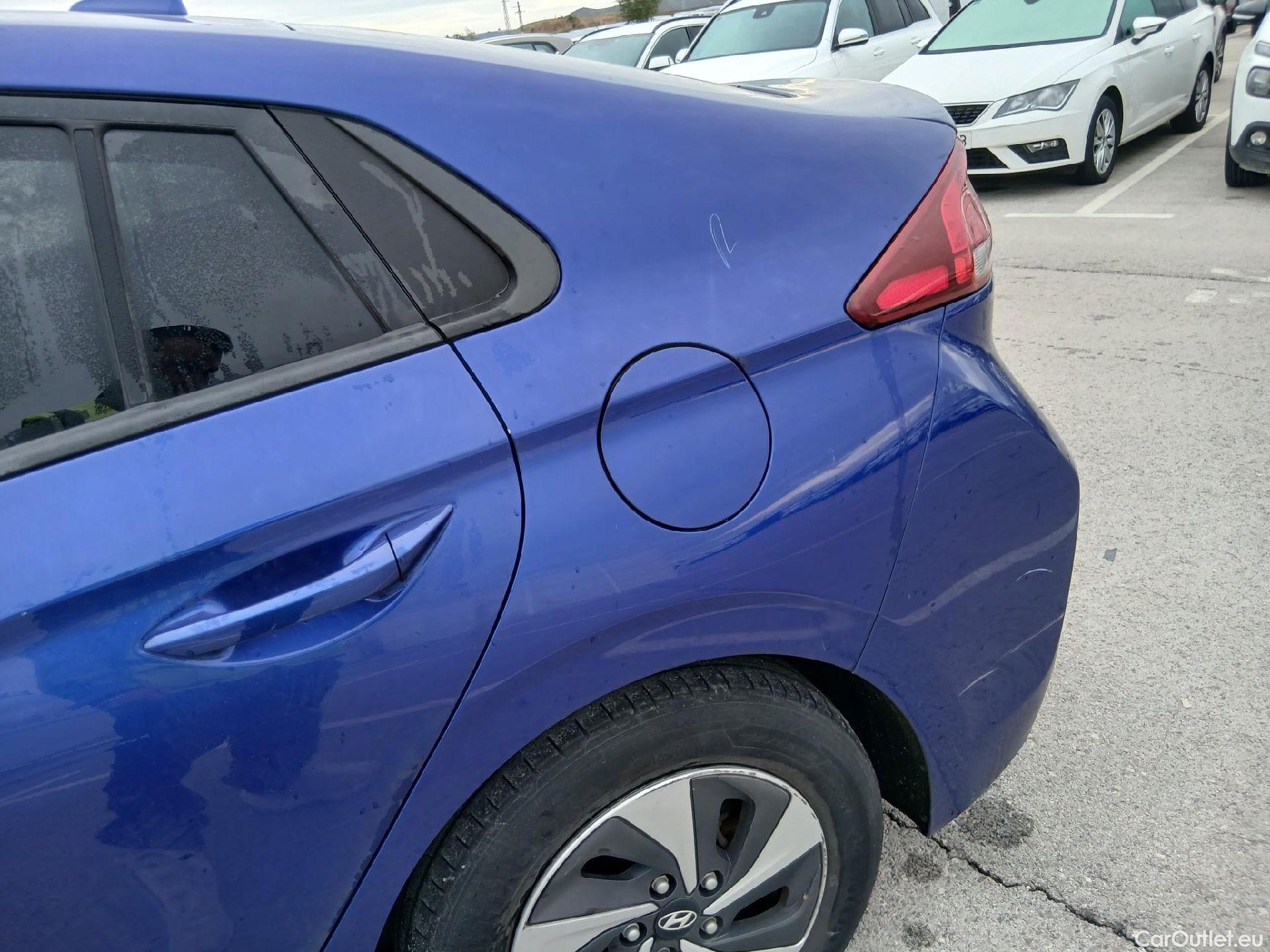  Hyundai   Ioniq HYUNDAI / 2016 / 5P / berlina con portón 1.6 GDI HEV Klass DCT #24