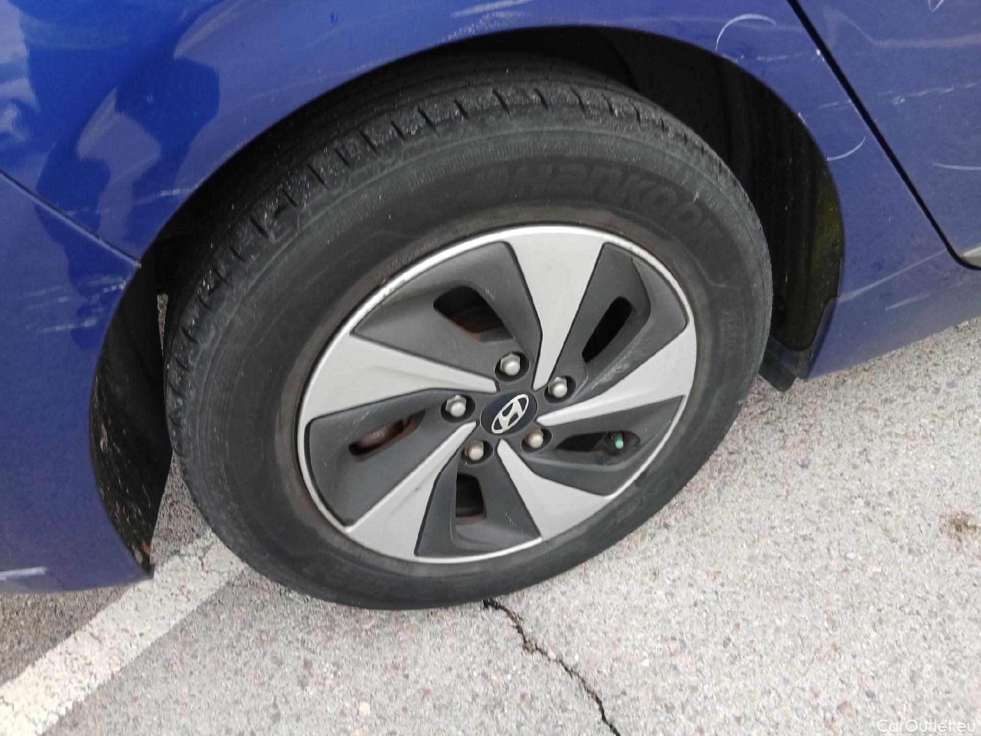  Hyundai   Ioniq HYUNDAI / 2016 / 5P / berlina con portón 1.6 GDI HEV Klass DCT #36