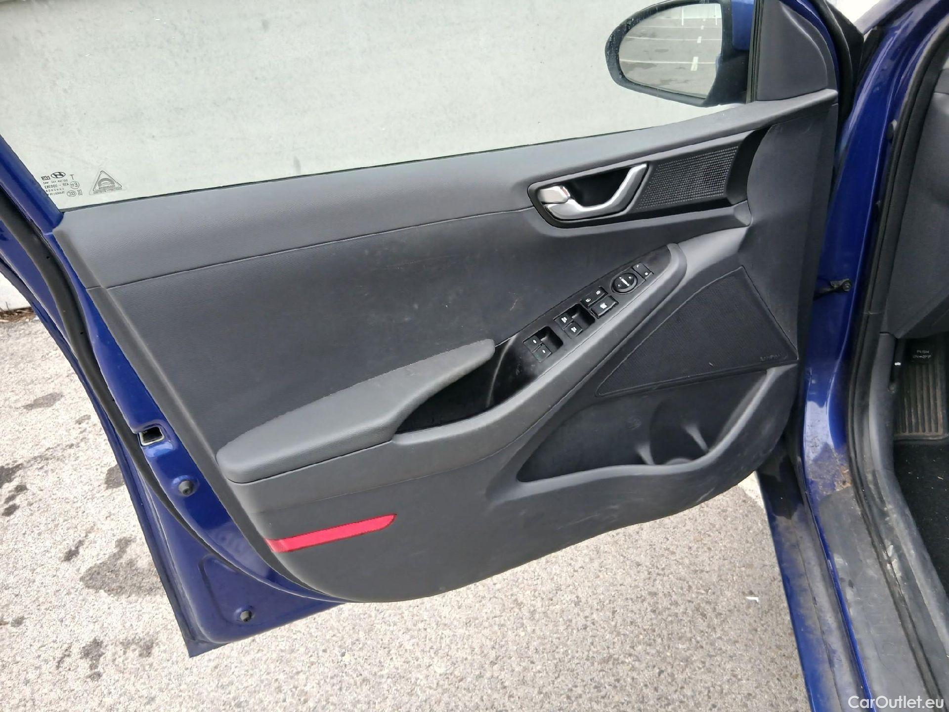  Hyundai   Ioniq HYUNDAI / 2016 / 5P / berlina con portón 1.6 GDI HEV Klass DCT #22