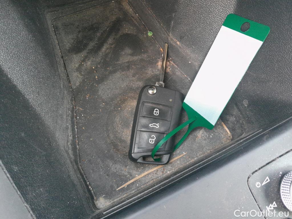  Audi  A1 Sportback AUDI A1 / 2018 / 5P / berlina con portón Sportback Adrenalin 25 TFSI 70kW (95CV)(SP)(SL) #4