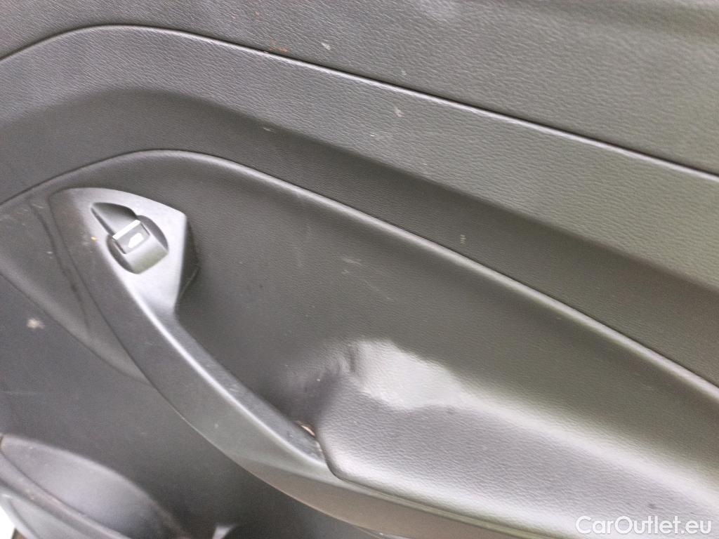  Ford  Kuga FORD  / 2016 / 5P / todoterreno 1.5 EcoBoost 88kW 4x2 Trend+ (CX) #30