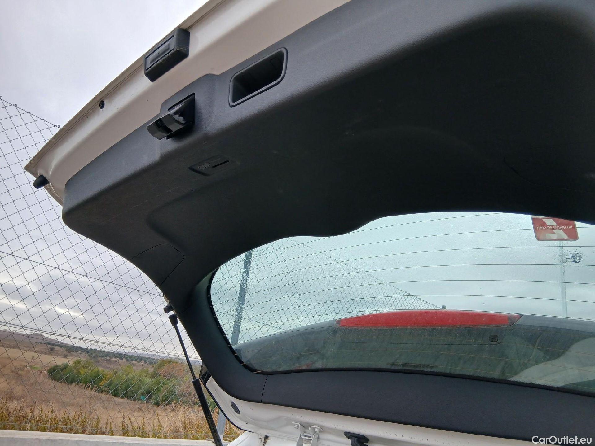  KIA  Niro KIA  Hïbrido Enchufable / 2016 / 5P / crossover 1.6 GDi Híbrido Enchufable 104kW Drive #12