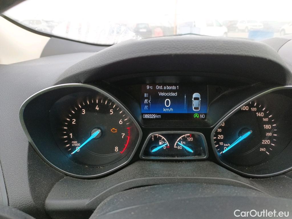  Ford  Kuga FORD  / 2016 / 5P / todoterreno 1.5 EcoBoost 88kW 4x2 Trend+ (CX) #47