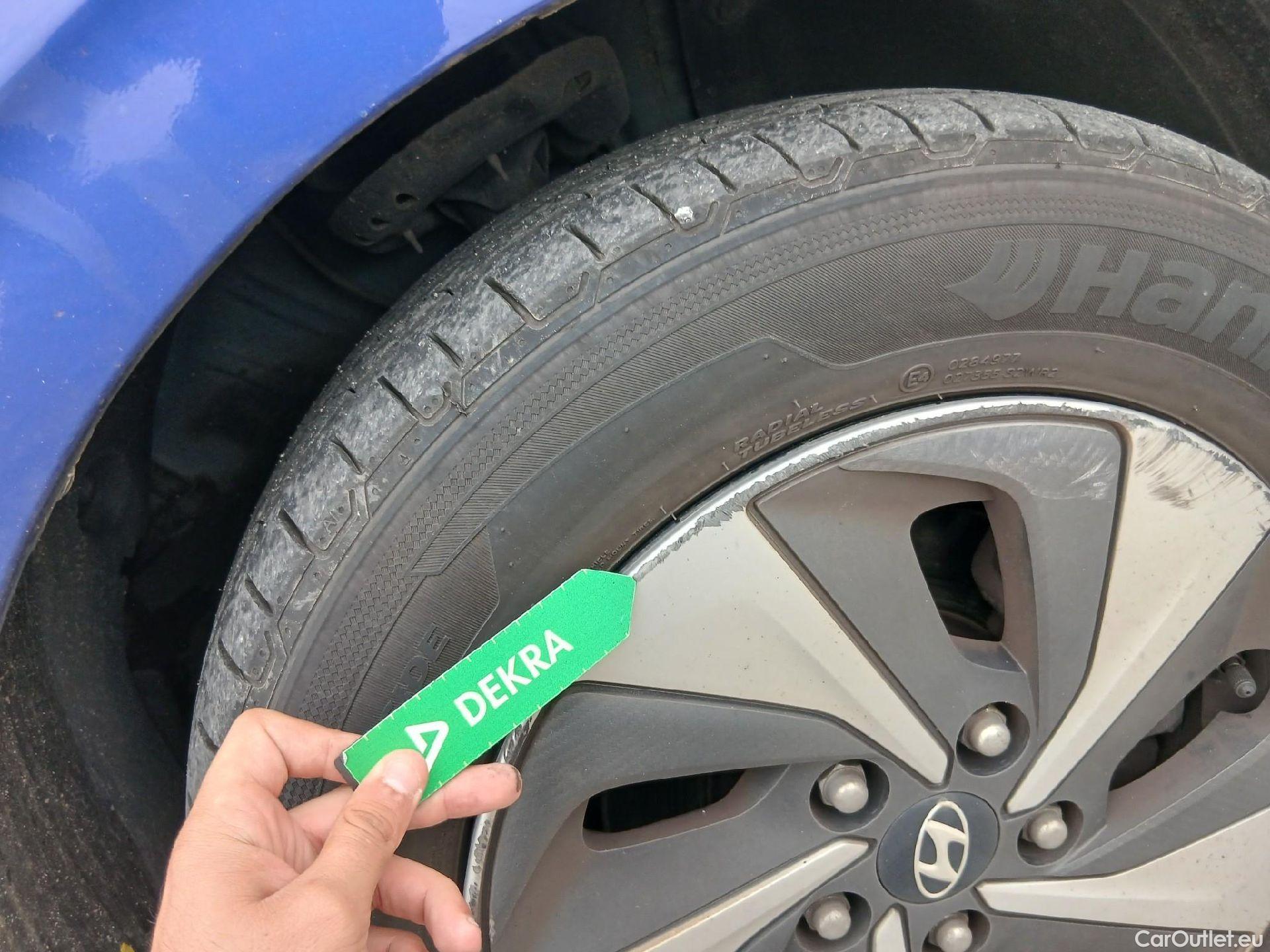  Hyundai   Ioniq HYUNDAI / 2016 / 5P / berlina con portón 1.6 GDI HEV Klass DCT #48