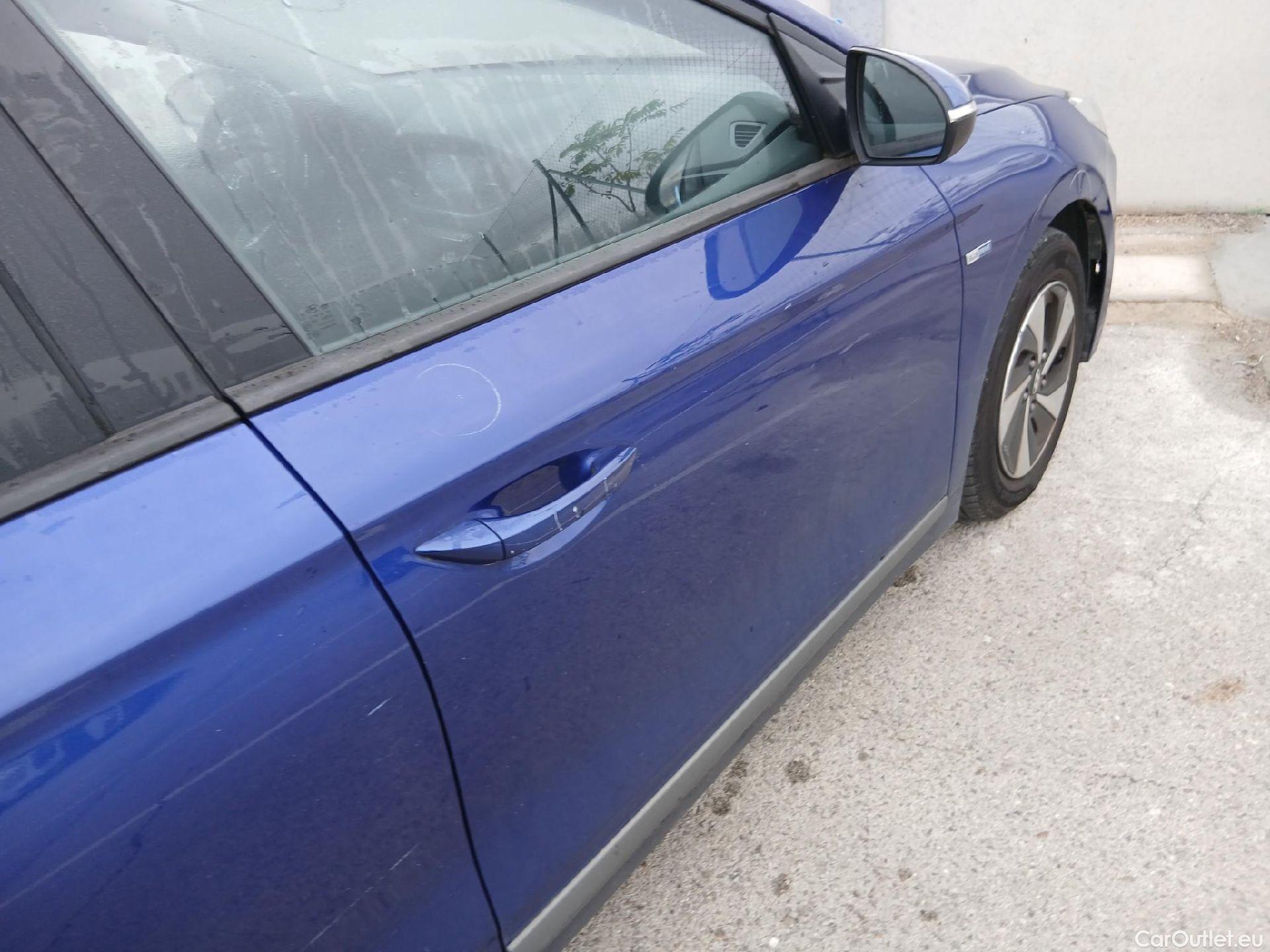  Hyundai   Ioniq HYUNDAI / 2016 / 5P / berlina con portón 1.6 GDI HEV Klass DCT #42