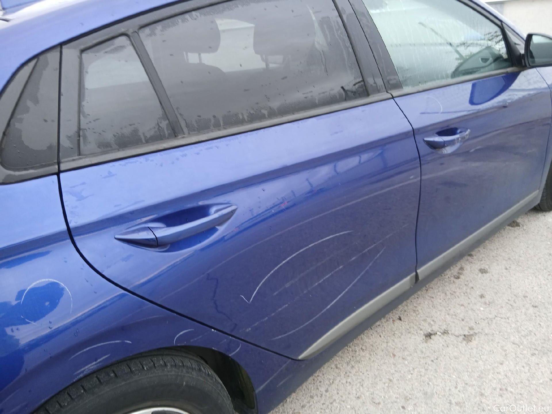  Hyundai   Ioniq HYUNDAI / 2016 / 5P / berlina con portón 1.6 GDI HEV Klass DCT #39