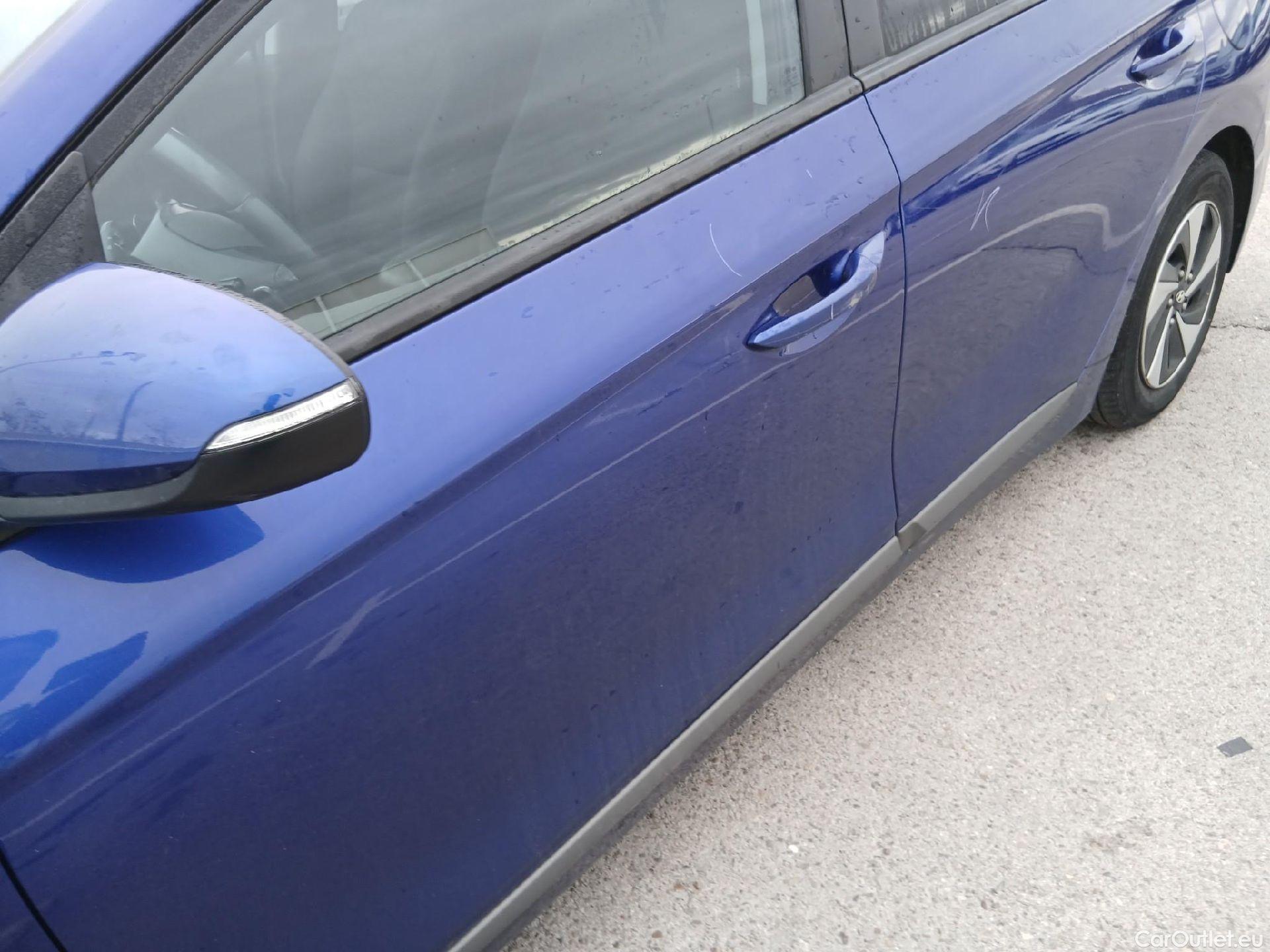  Hyundai   Ioniq HYUNDAI / 2016 / 5P / berlina con portón 1.6 GDI HEV Klass DCT #17