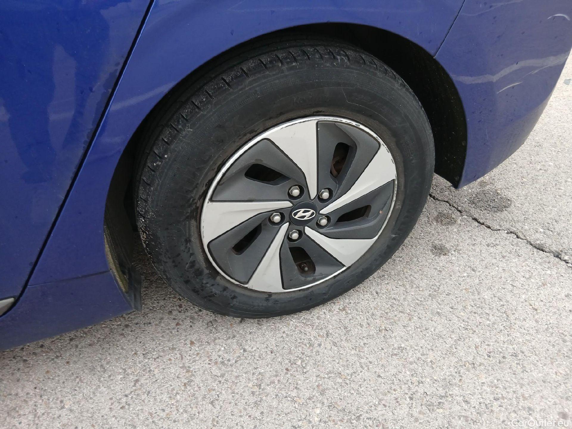  Hyundai   Ioniq HYUNDAI / 2016 / 5P / berlina con portón 1.6 GDI HEV Klass DCT #25