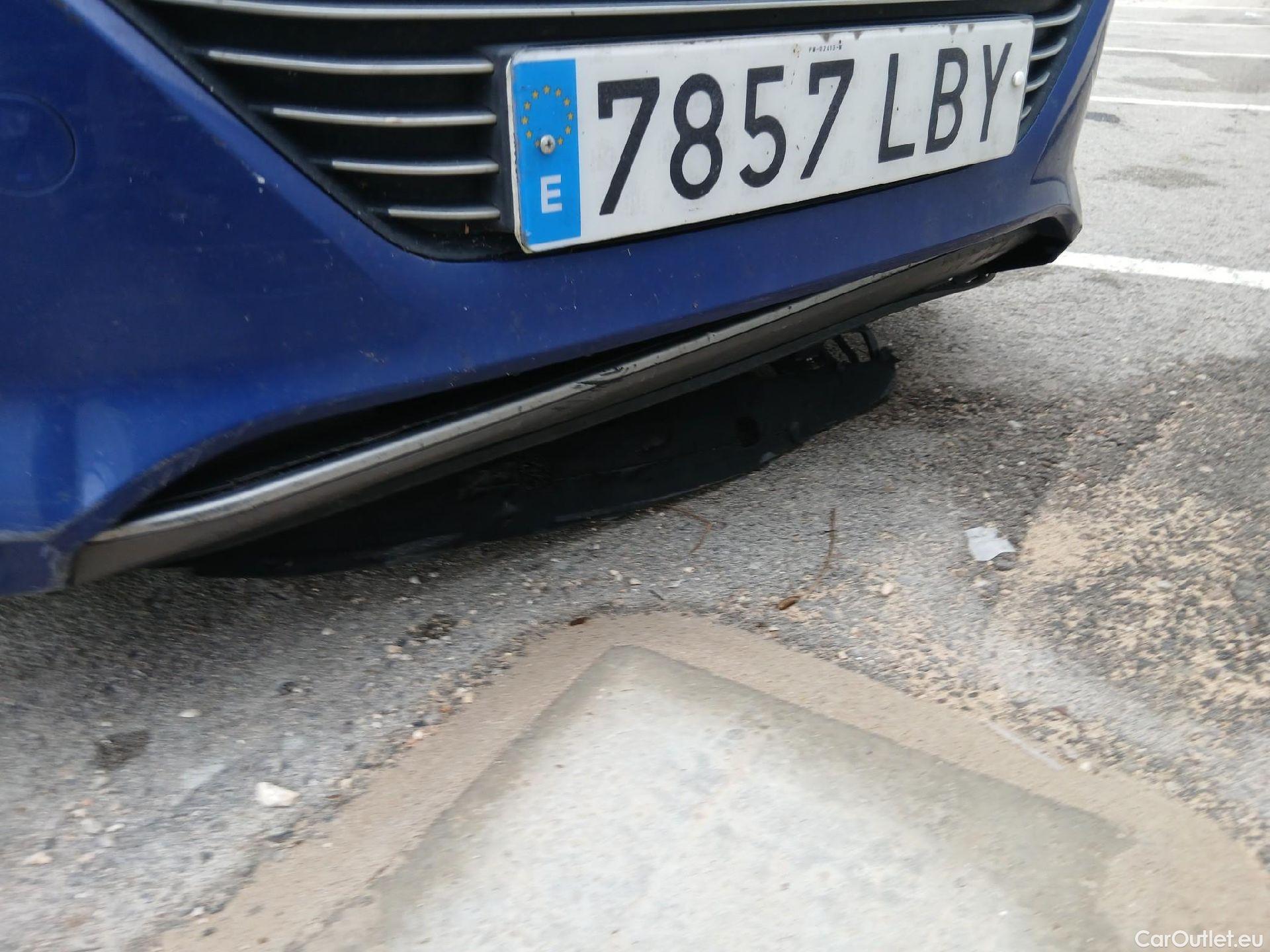  Hyundai   Ioniq HYUNDAI / 2016 / 5P / berlina con portón 1.6 GDI HEV Klass DCT #4