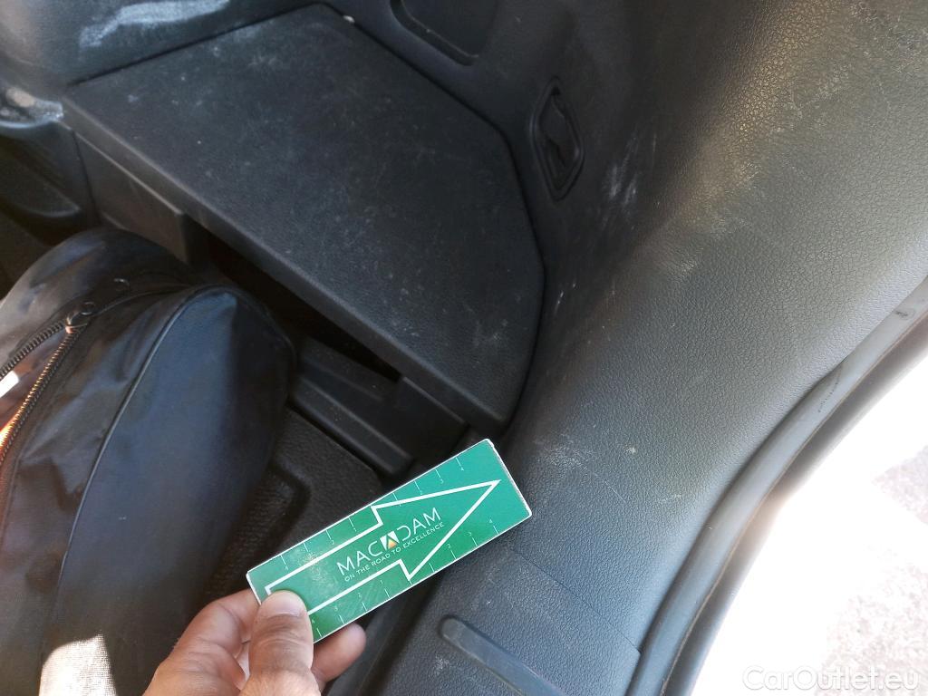  Hyundai  Tucson HYUNDAI  / 2018 / 5P / todoterreno 1.6 CRDI 85kW (116CV) 48V SLE 4X2(SP)(SL) #26