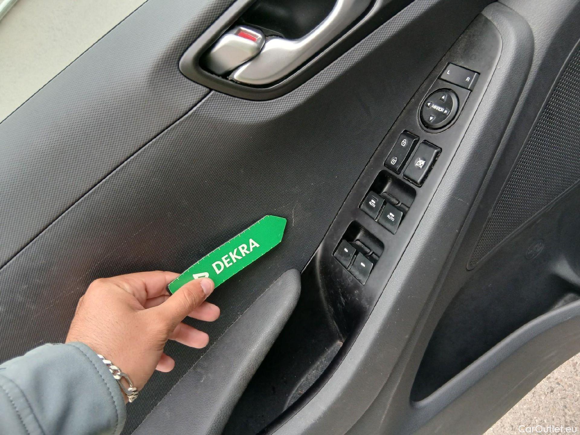  Hyundai   Ioniq HYUNDAI / 2016 / 5P / berlina con portón 1.6 GDI HEV Klass DCT #23