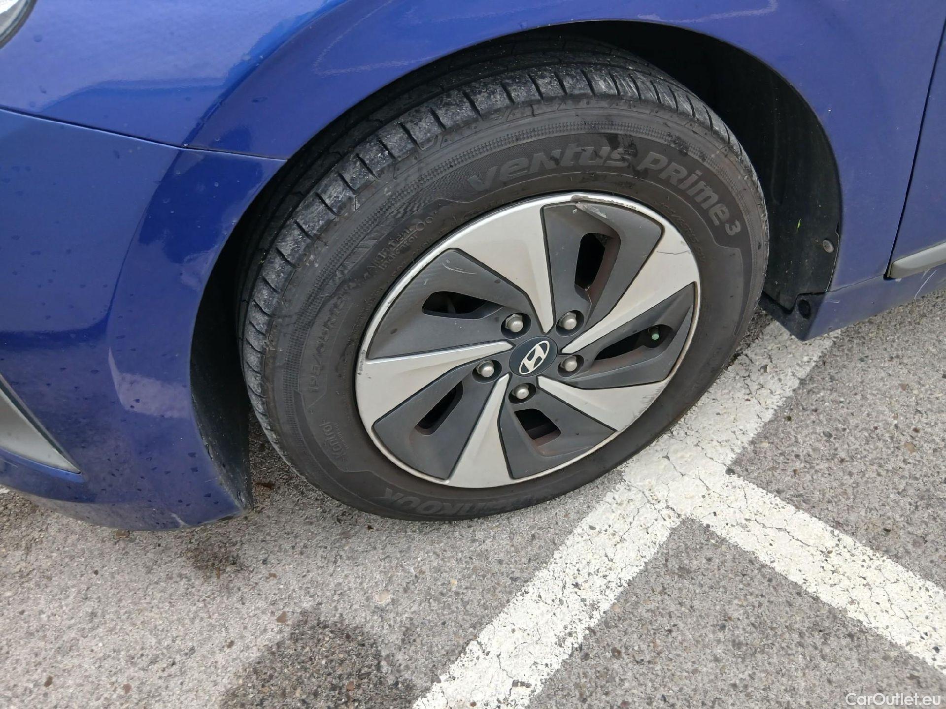  Hyundai   Ioniq HYUNDAI / 2016 / 5P / berlina con portón 1.6 GDI HEV Klass DCT #11