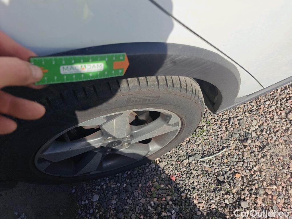  Ford  Focus FORD  / 2018 / 5P / familiar 1.5 Ecoblue 88kW Active SB #29