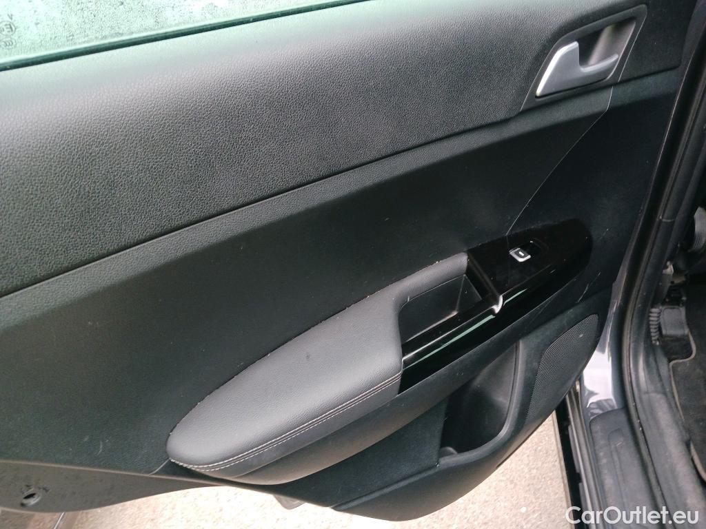  KIA  Sportage KIA  / 2018 / 5P / todoterreno 1.6 MHEV Black Edition 100kW (136CV) 4x2(SP) #12