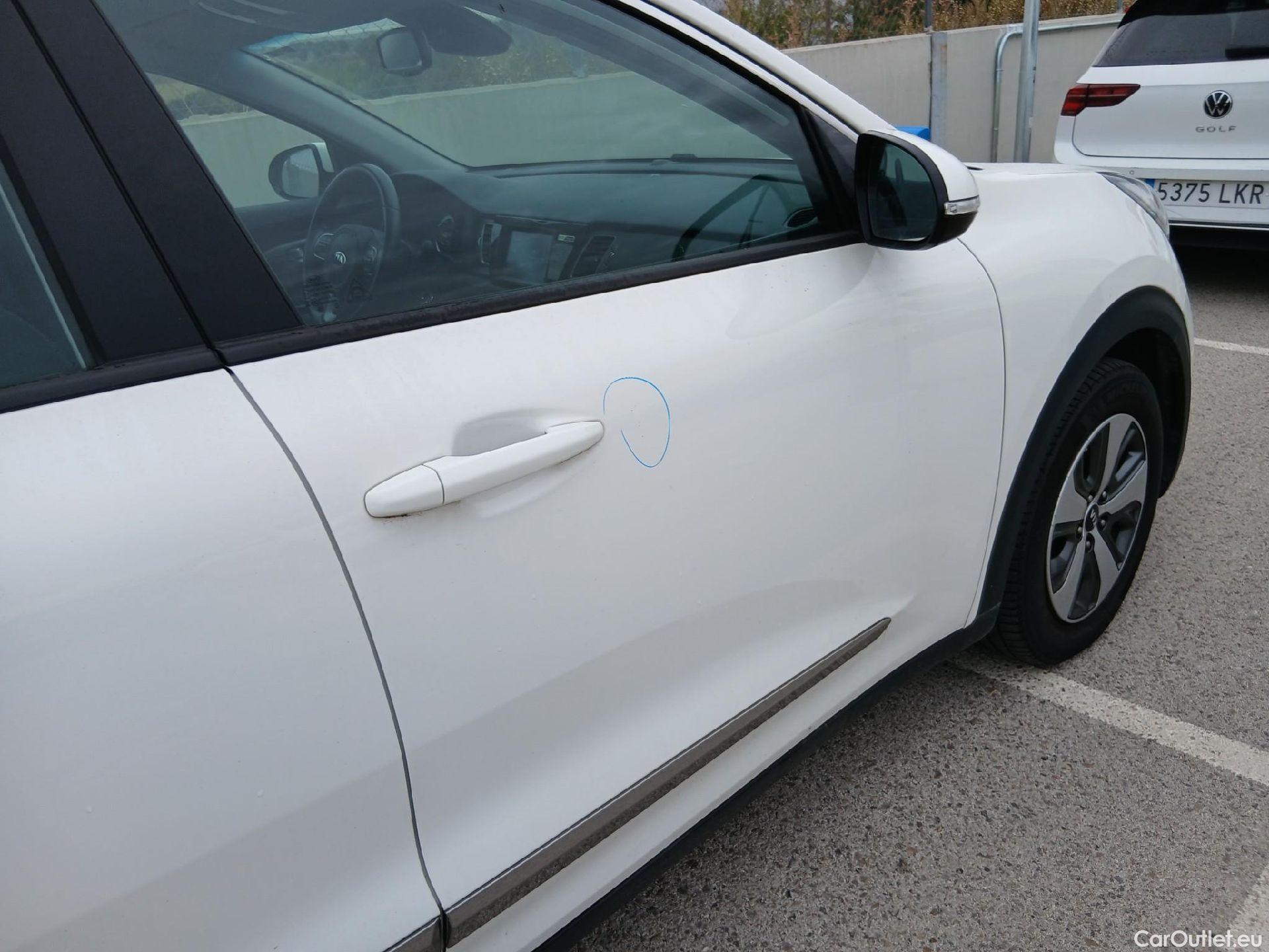  KIA  Niro KIA  Hïbrido Enchufable / 2016 / 5P / crossover 1.6 GDi Híbrido Enchufable 104kW Drive #22