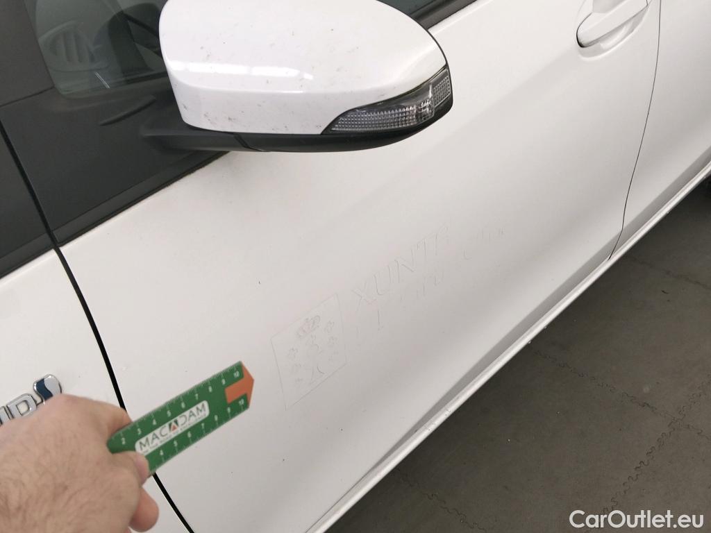  Toyota  Yaris TOYOTA  / 2017 / 5P / berlina con portón 1.5 100H Active #7